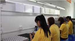 车充生产厂家-品质部检验产品